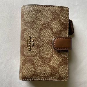 Coach Zip Corner Wallet